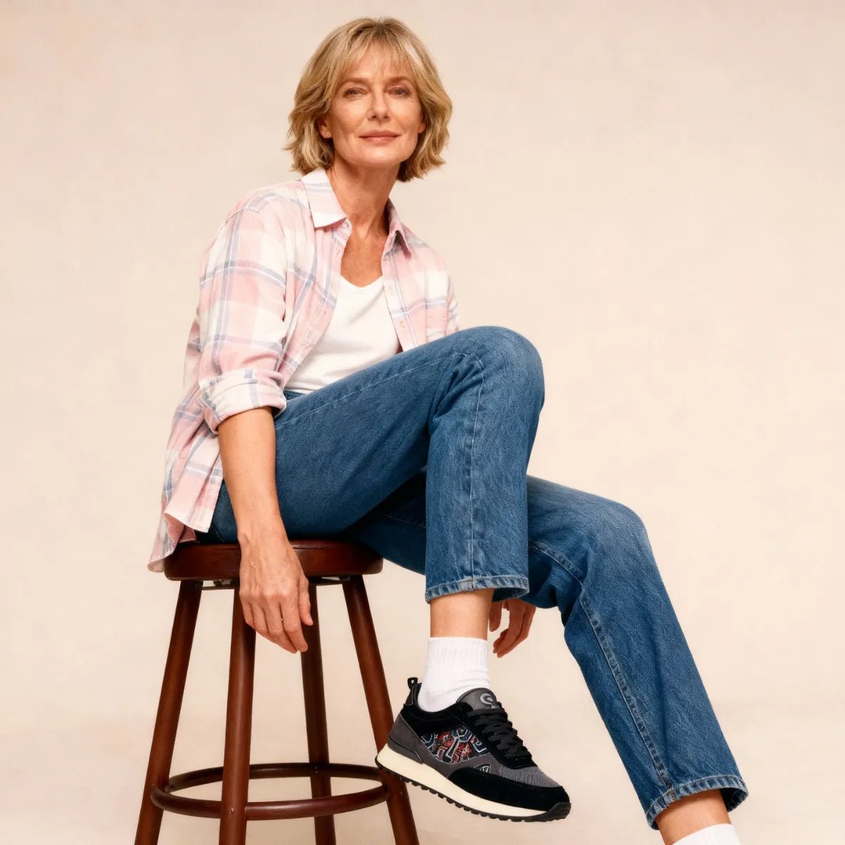 Novera - Omega Walk - Novera-Black-37