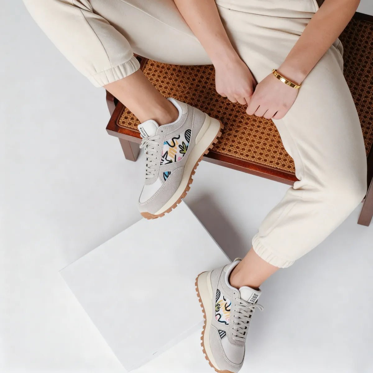 Novera - Omega Walk - Novera-White-37