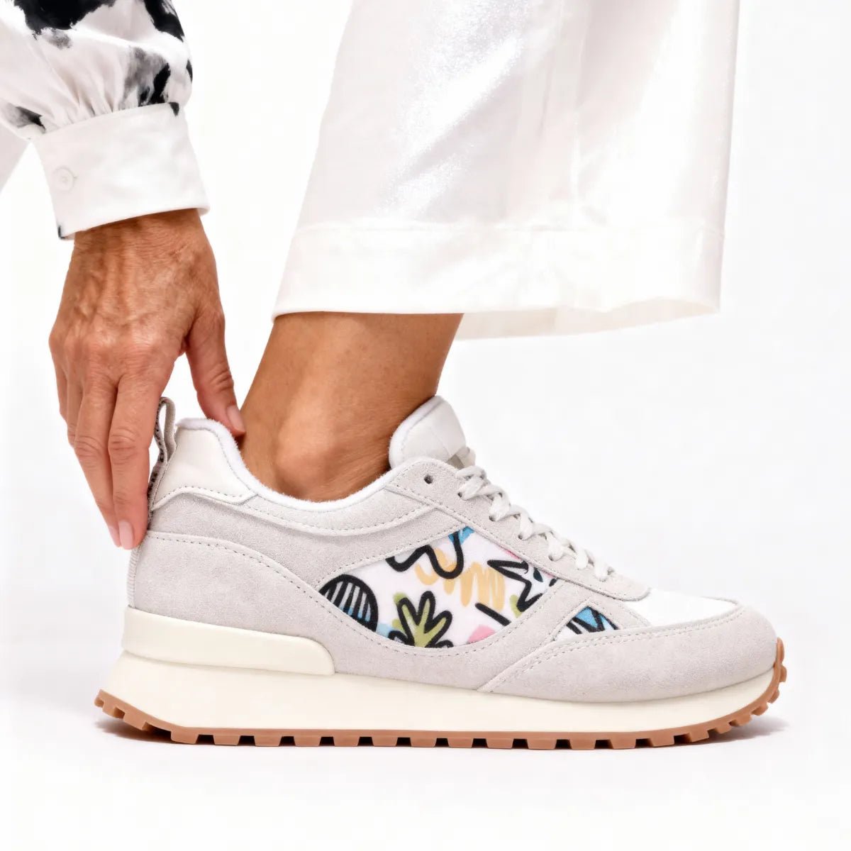 Novera - Omega Walk - Novera-White-37