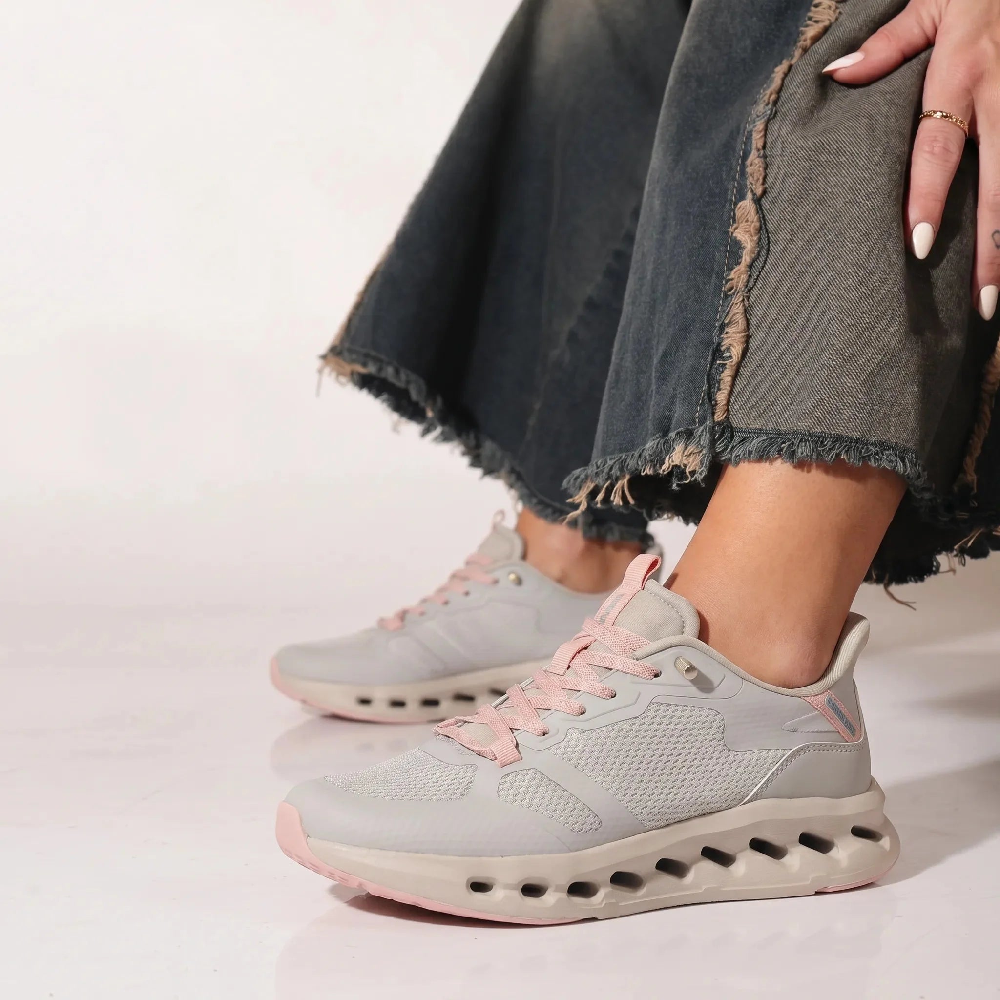 Lumis - Omega Walk - Lumis-Grey-37