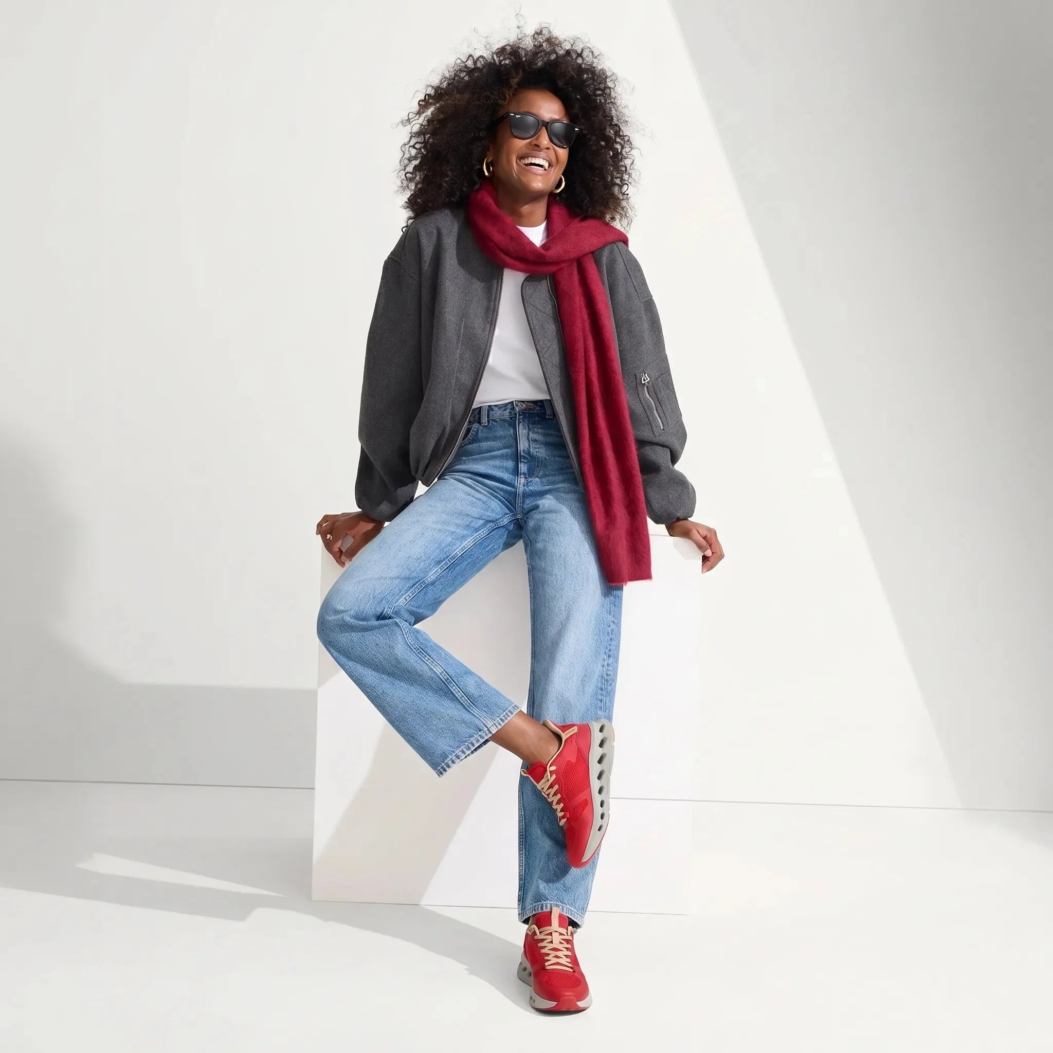 Lumis - Omega Walk - Lumis-Red-37