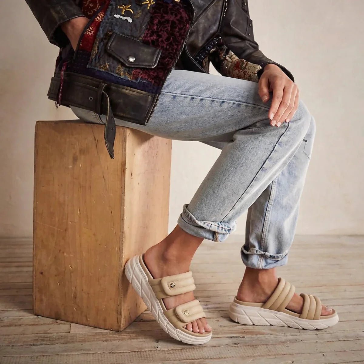 Relief - Omega Walk - M283-Beige-35