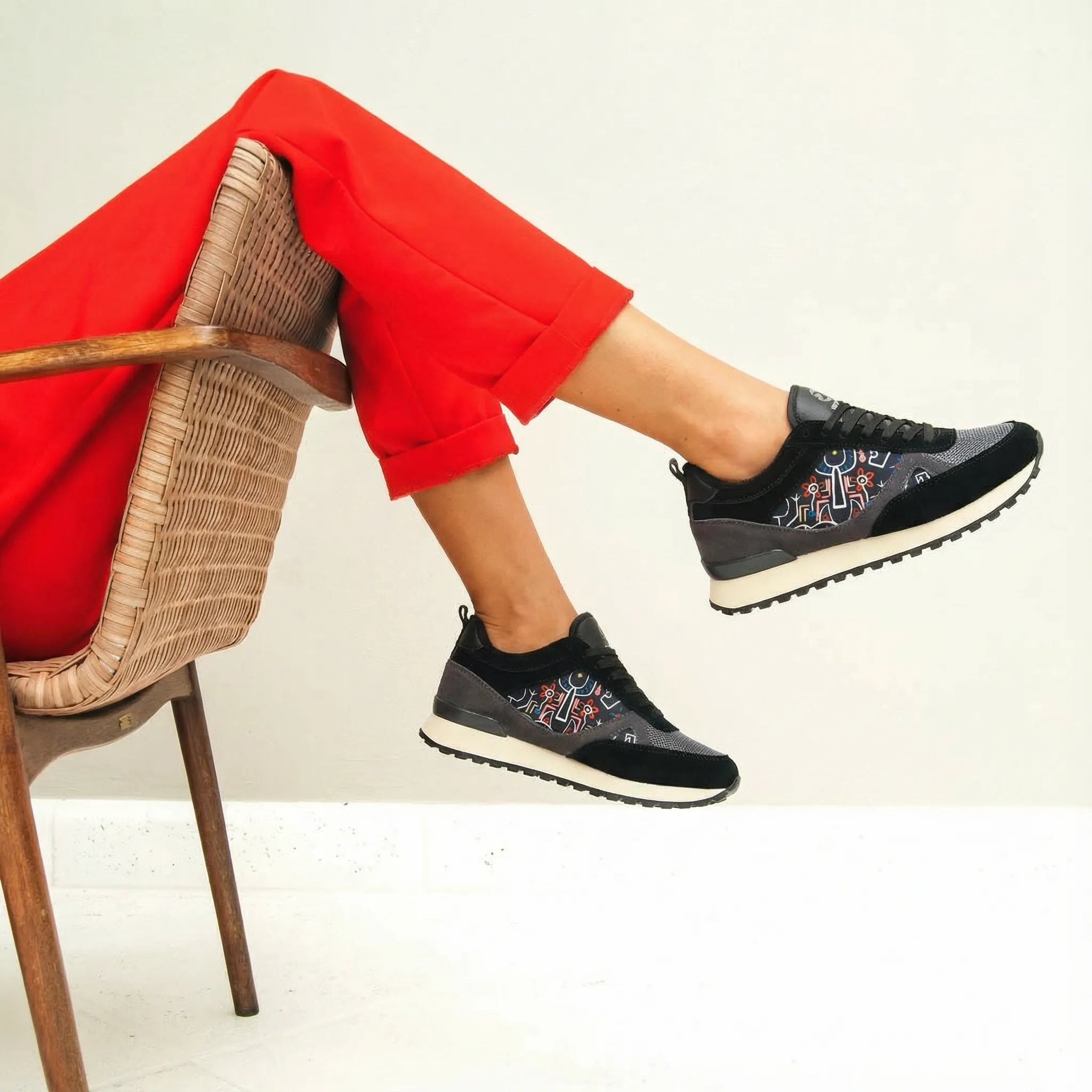 Novera - Omega Walk - Novera-Black-37