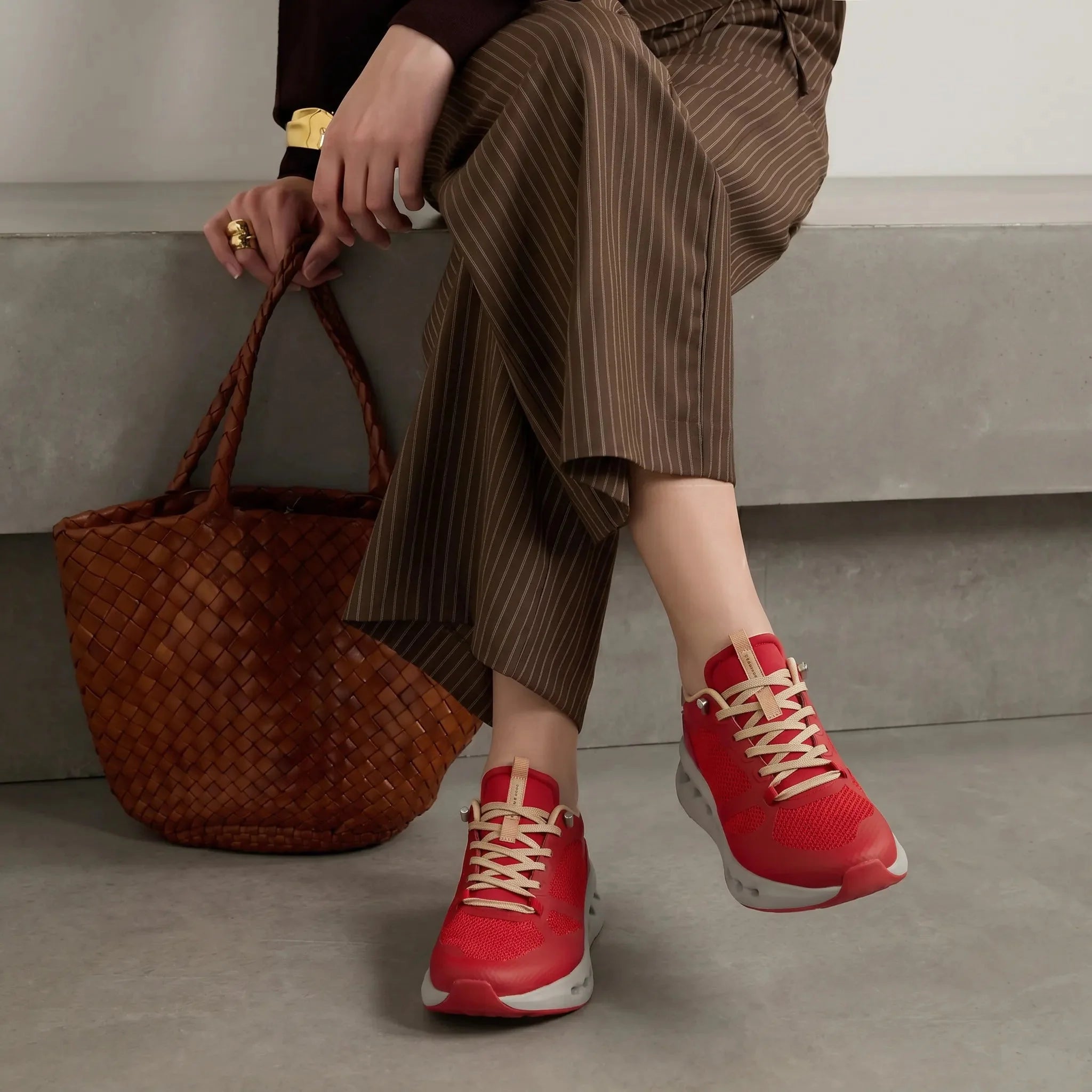 Lumis - Omega Walk - Lumis-Red-37