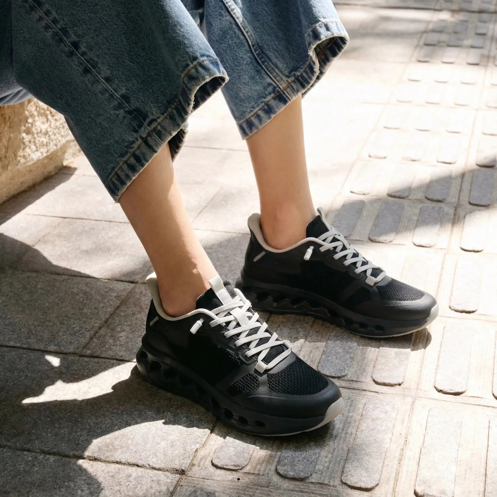 Lumis - Omega Walk - Lumis-Black-37