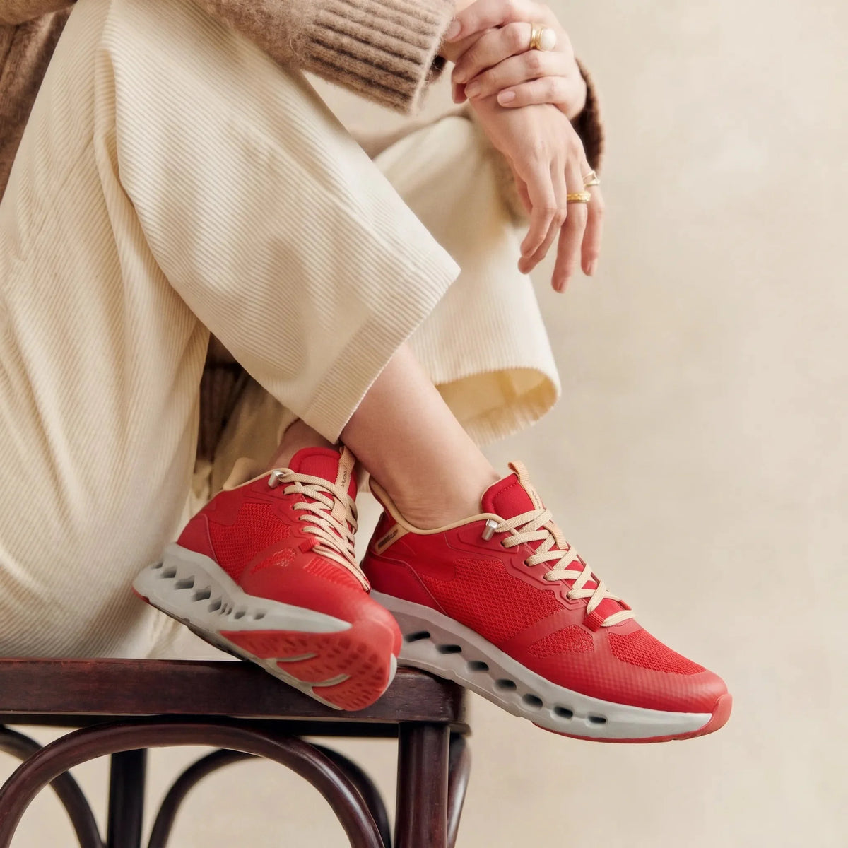 Lumis - Omega Walk - Lumis-Red-37